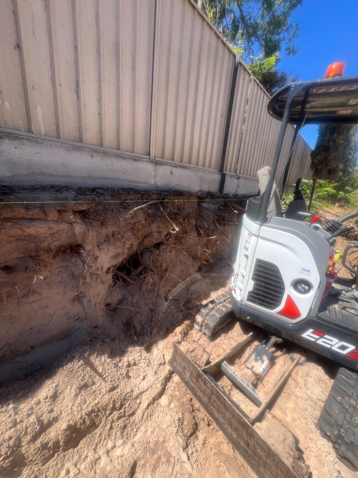 Benching to level — real AOI site, South Australia